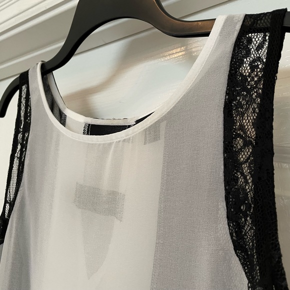 ANA a.n.a chiffon tank top shirt top size Medium in black & creamy white panels - Picture 2 of 6
